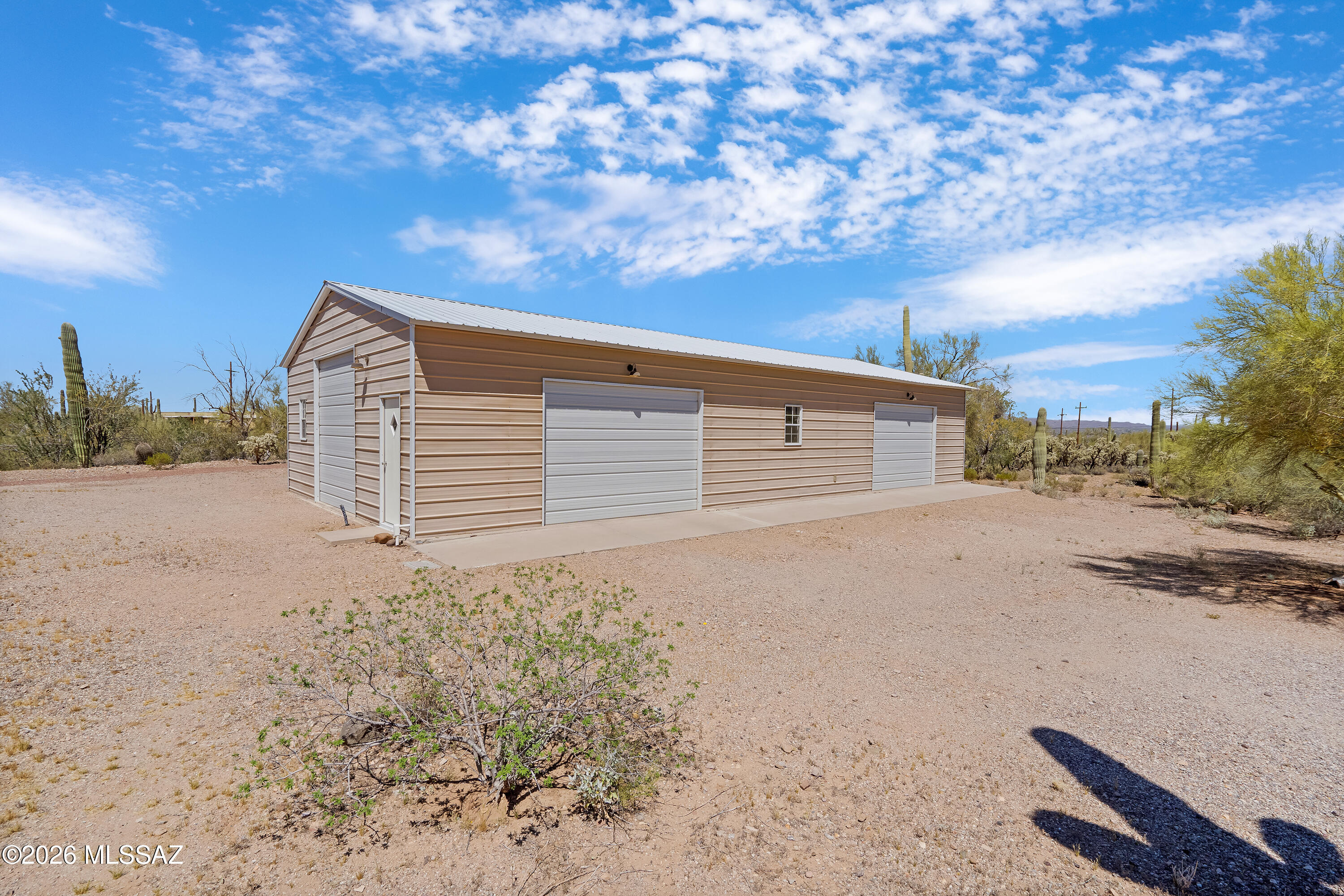 7005 North Wade Road Tucson, AZ 85743 - Photo 32 of 50 Huge Garage