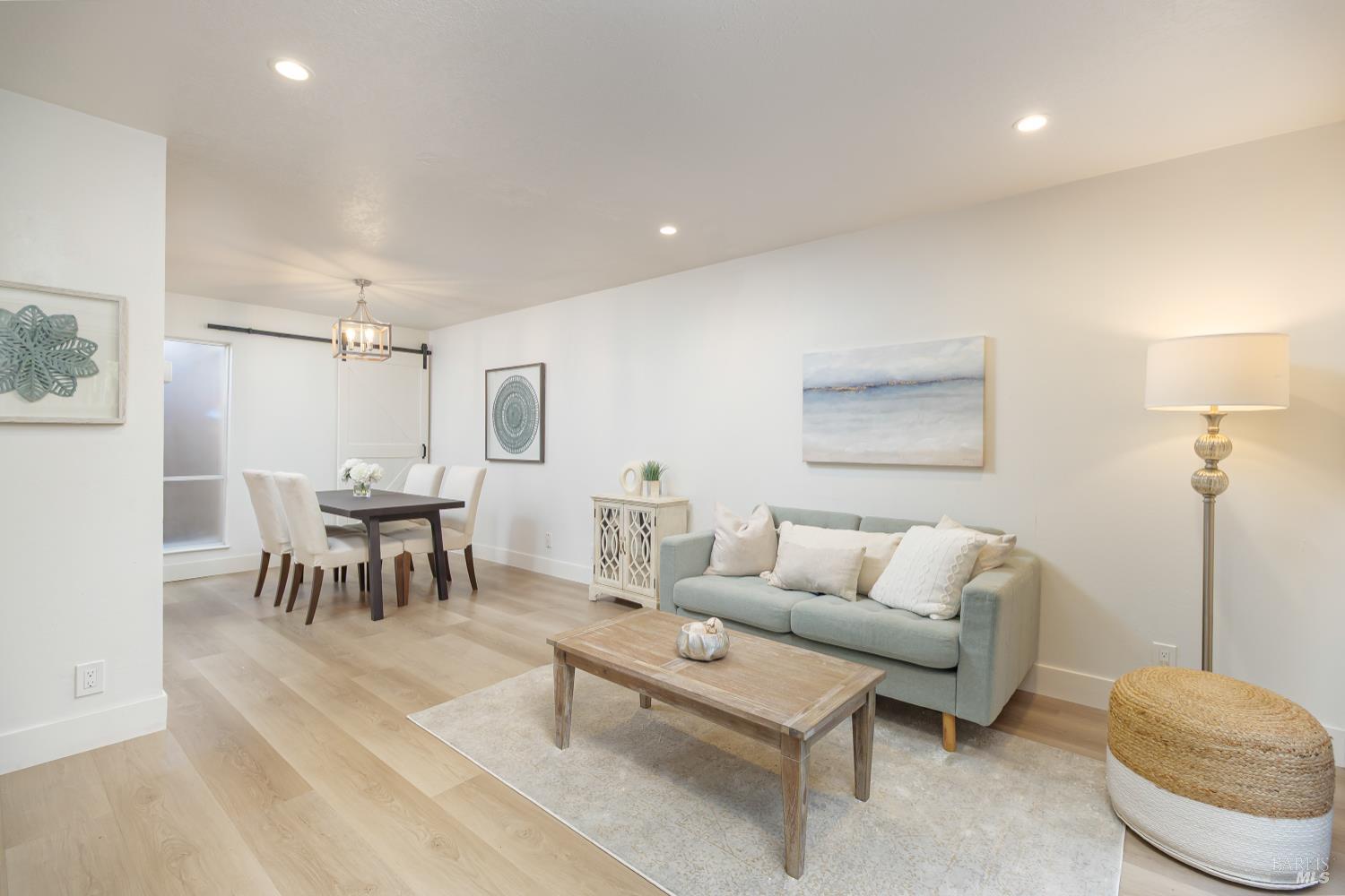 71 Roundtree Boulevard San Rafael, CA 94903 - Photo 3 of 28