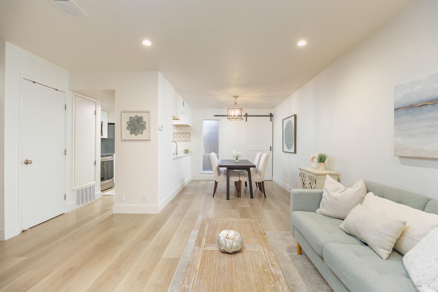 71 Roundtree Boulevard San Rafael, CA 94903 - Photo 4 of 28