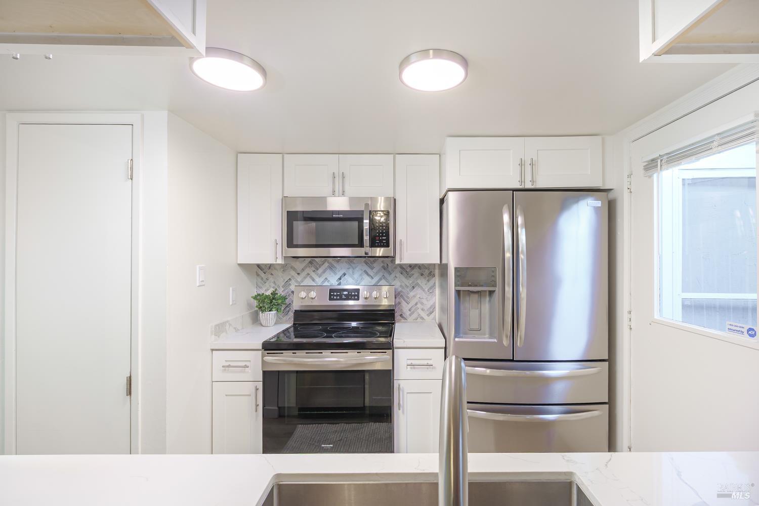 71 Roundtree Boulevard San Rafael, CA 94903 - Photo 9 of 28