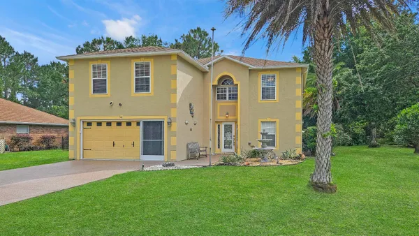 a view of a house with a yard