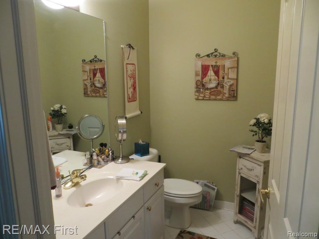 1341 Copper Circle, Unit 33 Rochester, MI 48306 - Photo 16 of 37 Entry level half bath