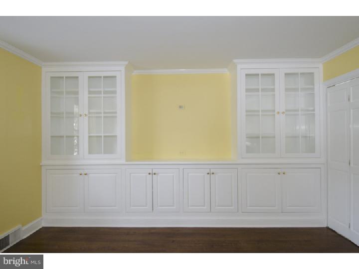 519 Cambridge Road Bala Cynwyd, PA 19004 - Photo 20 of 25 Living Room