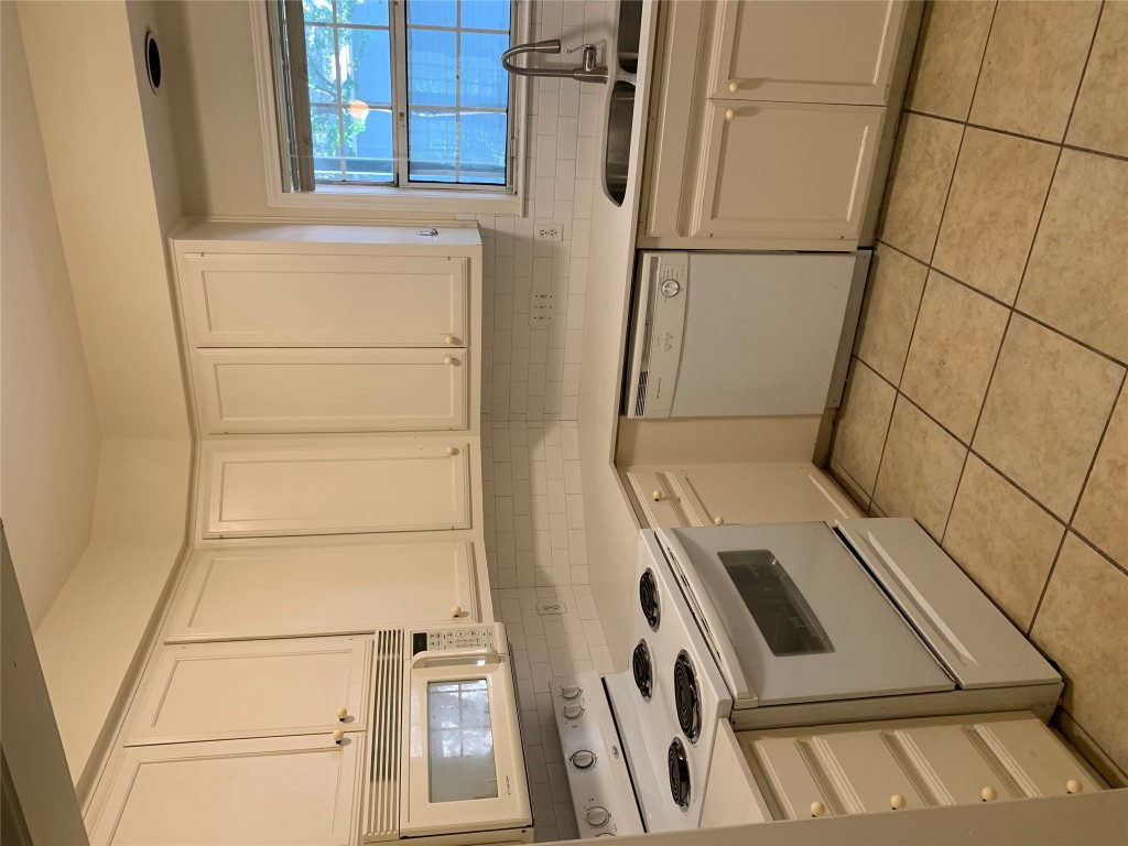 2100 San Gabriel Street, Unit 103 Austin, TX 78705 - Photo 14 of 20 a kitchen with cabinets and appliances