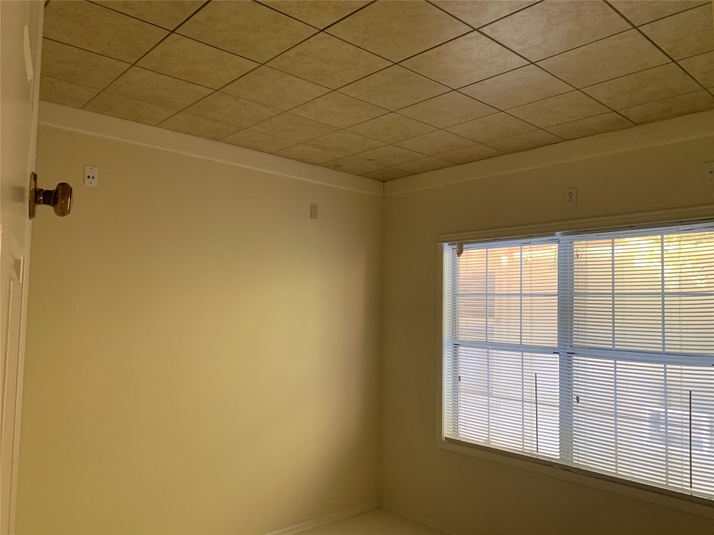 2100 San Gabriel Street, Unit 103 Austin, TX 78705 - Photo 17 of 20 an empty room with a window