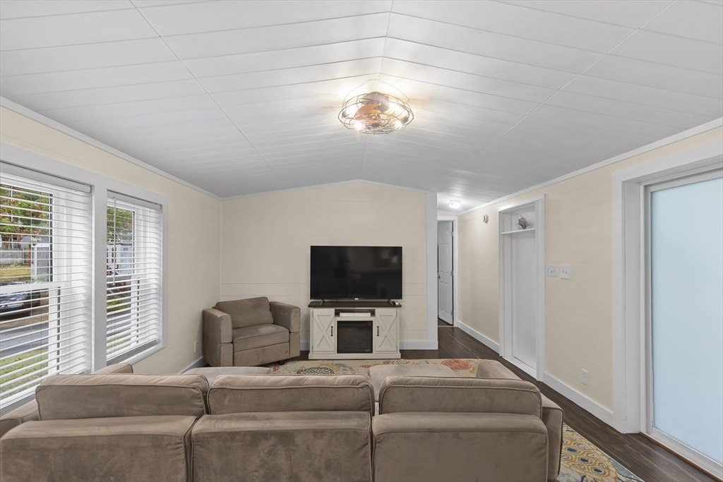 117 Ruxton Circle Mashpee, MA 02649 - Photo 14 of 28