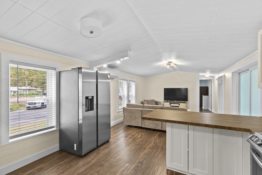 117 Ruxton Circle Mashpee, MA 02649 - Photo 4 of 28