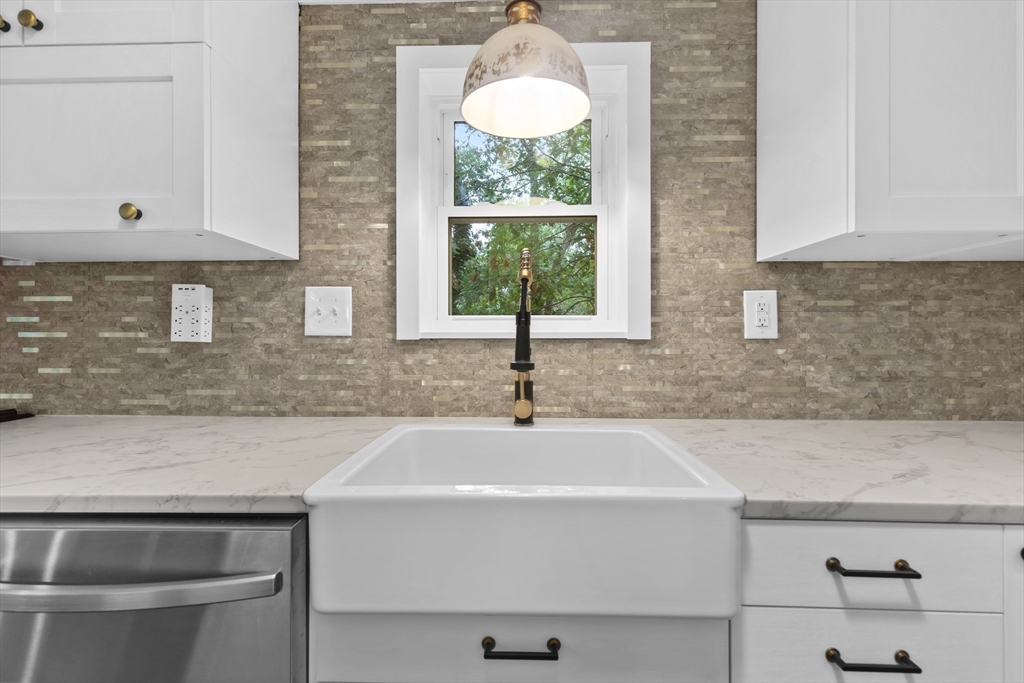 117 Ruxton Circle Mashpee, MA 02649 - Photo 9 of 28