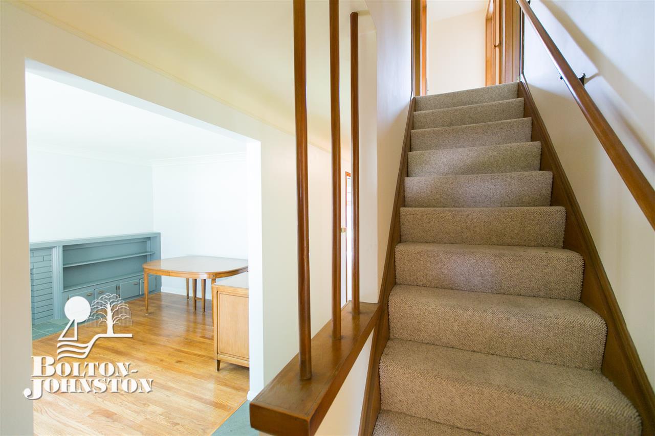199 Ridgemont Road Grosse Pointe, MI 48236 - Photo 9 of 20 31325080-8.JPG