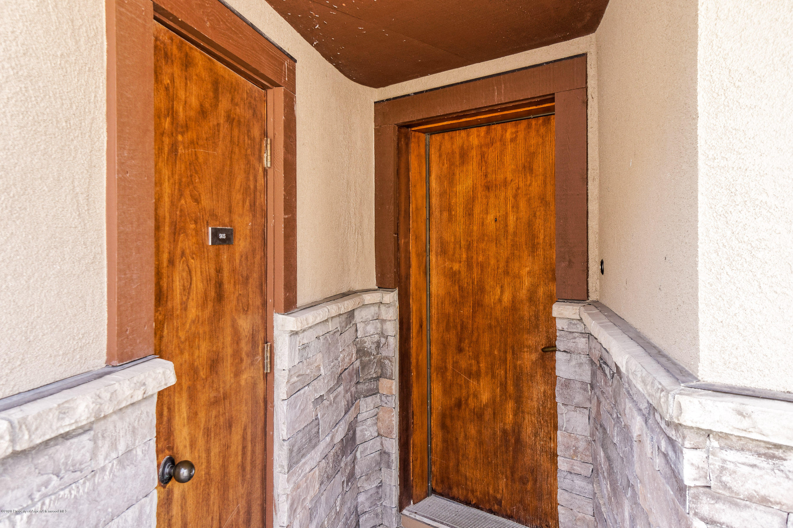 810 Ridge Road, Unit 6 Snowmass Village, CO 81615 - Photo 33 of 33 a bathroom with a granite countertop shower and a curtain