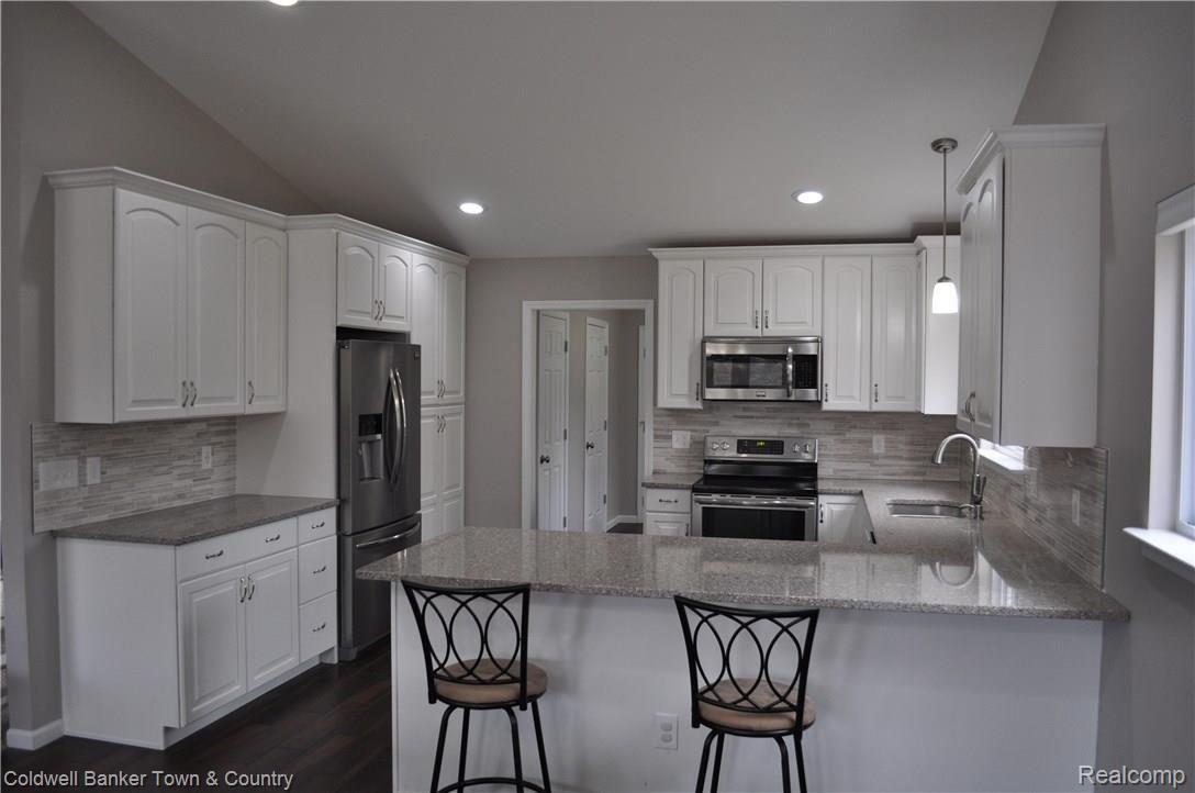 2367 Pardee Road Howell, MI 48843 - Photo 3 of 53 6.JPG