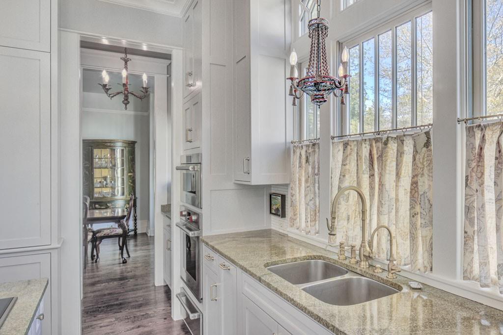 2519 Forrest Way Northeast Atlanta, GA 30305 - Photo 10 of 26