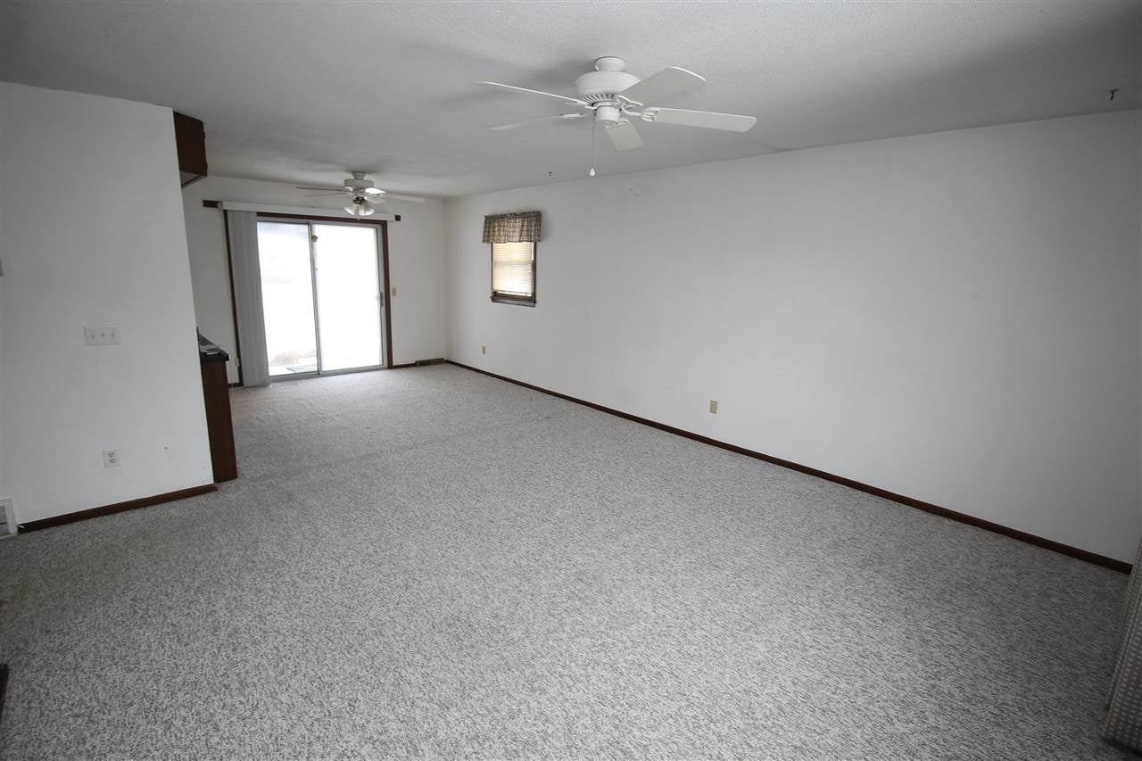 166 Country Club Road Williamsburg, IA 52361 - Photo 4 of 10 Gallery Image 4