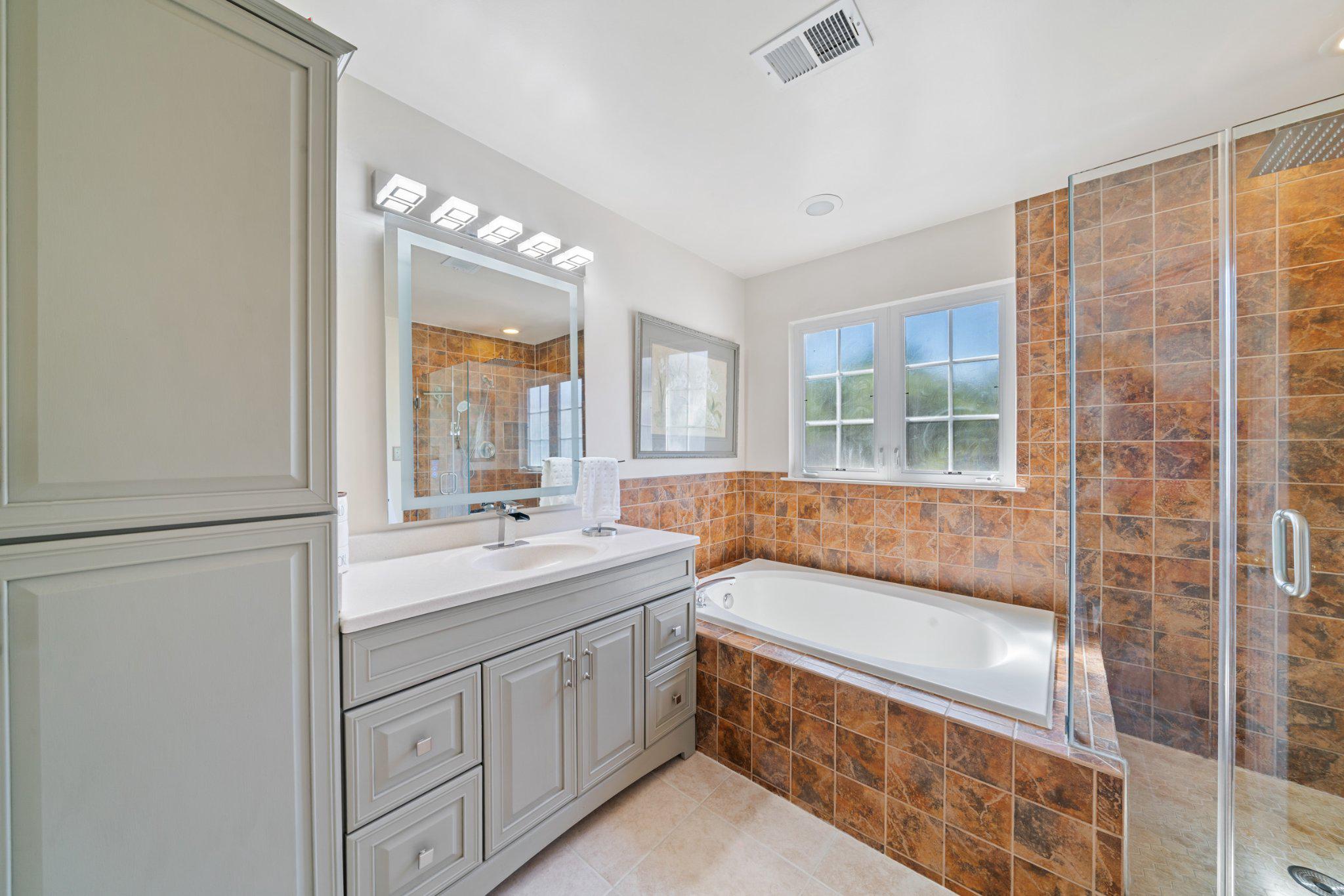 13916 Lullaby Road Germantown, MD 20874 - Photo 22 of 45 Primary bathroom on upper level.