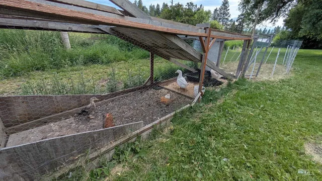 $250,000 | 3700 Highway 8 East Troy Id 83871, Troy, ID 83871