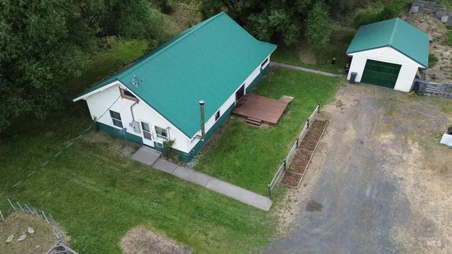 $250,000 | 3700 Highway 8 East Troy Id 83871, Troy, ID 83871