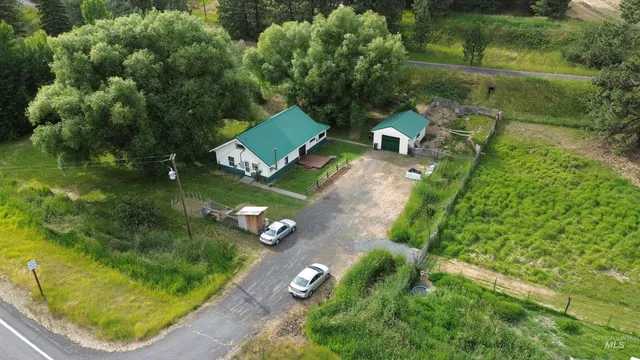 $250,000 | 3700 Highway 8 East Troy Id 83871, Troy, ID 83871