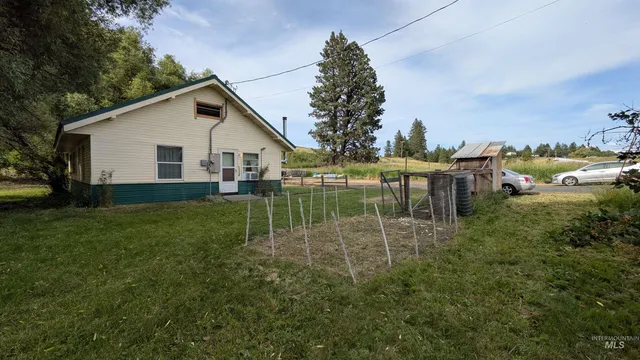 $250,000 | 3700 Highway 8 East Troy Id 83871, Troy, ID 83871