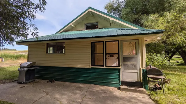 $250,000 | 3700 Highway 8 East Troy Id 83871, Troy, ID 83871