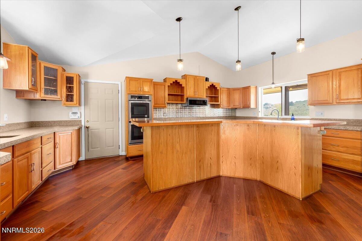905 Thoroughbred Circle Reno, NV 89508 - Photo 6 of 71 Kitchen