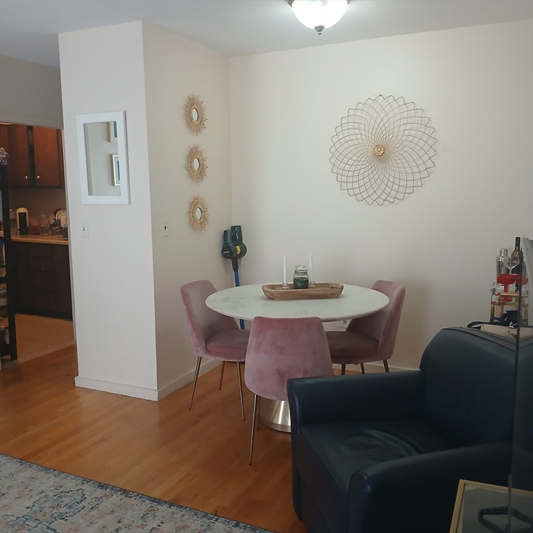17 Cooper Street, Unit 2 Boston, MA 02113 - Photo 3 of 5