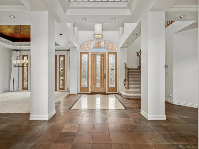 a view of an entryway with livingroom