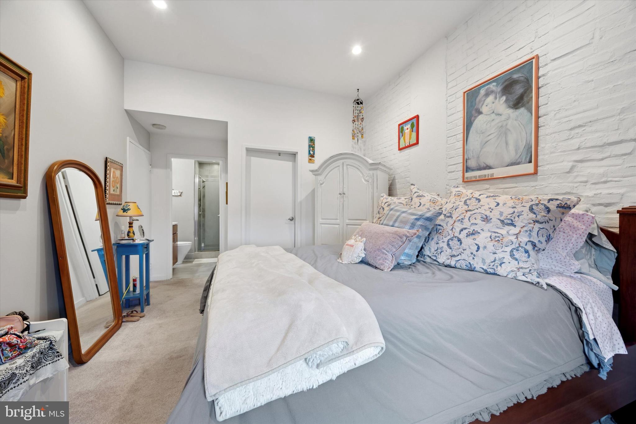 315 New Street, Unit 417 Philadelphia, PA 19106 - Photo 20 of 29 a bedroom with bed and a large mirror