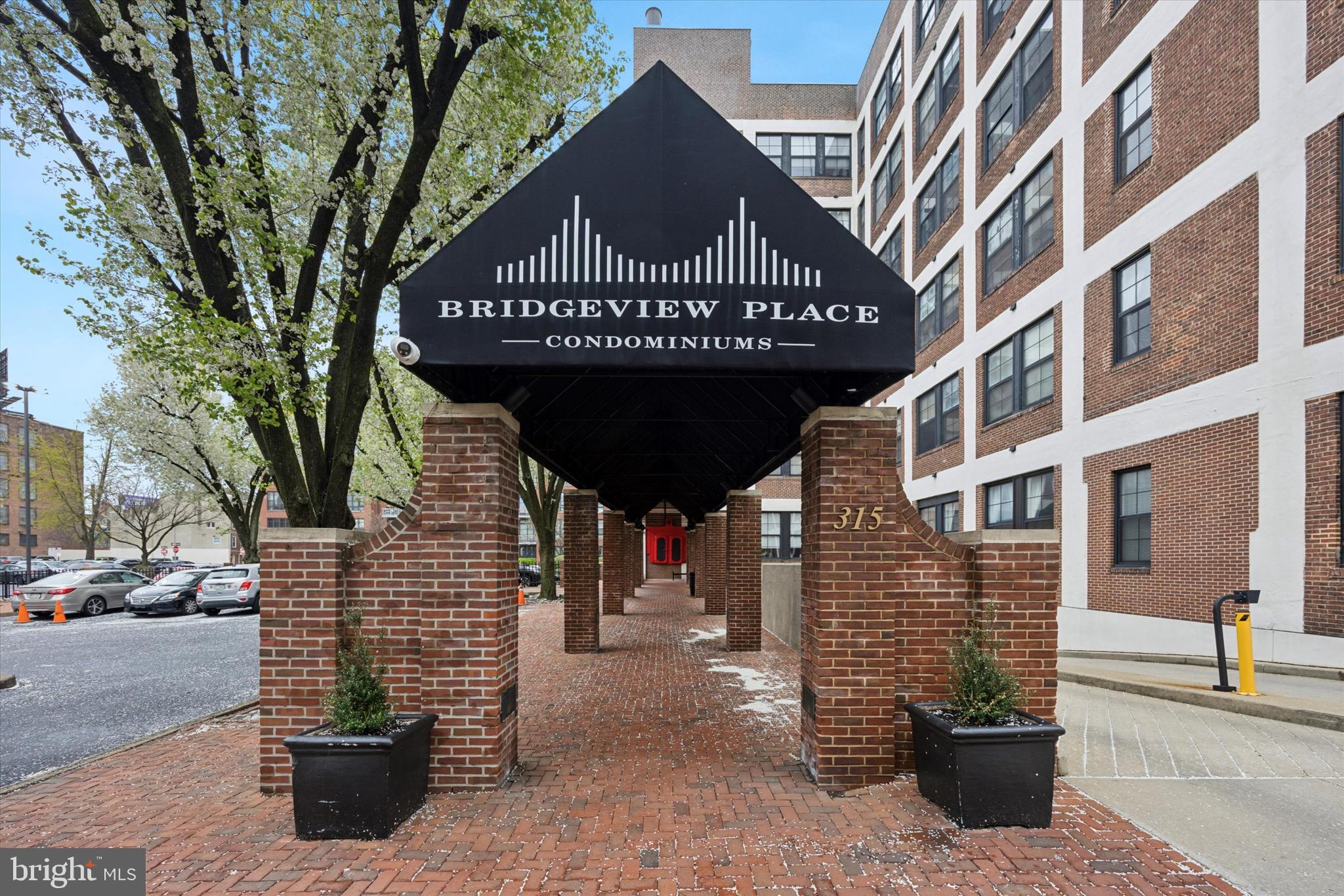 315 New Street, Unit 417 Philadelphia, PA 19106 - Photo 3 of 29 a front view of a building with parking space