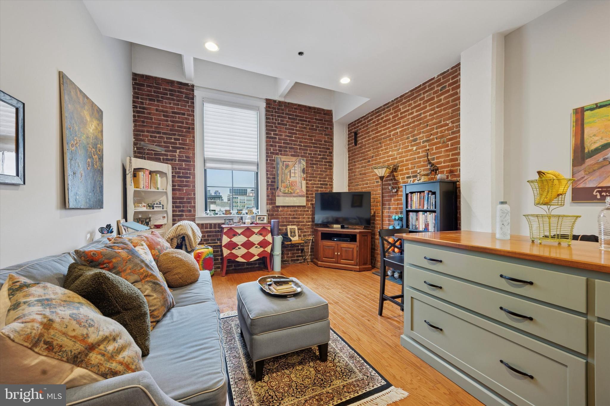 315 New Street, Unit 417 Philadelphia, PA 19106 - Photo 4 of 29 a living room with furniture and a flat screen tv