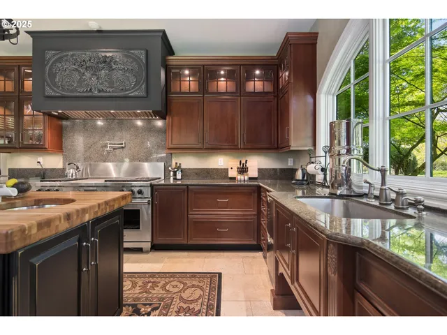 $3,890,000 | 1500 Southeast Waverly Drive, Milwaukie, OR 97222