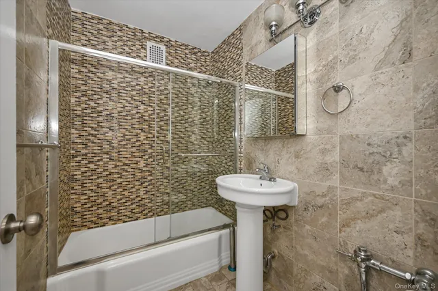 $220,000 | 85-10 151st Avenue, Unit 5E | Lindenwood