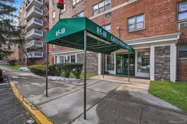 $220,000 | 85-10 151st Avenue, Unit 5E | Lindenwood
