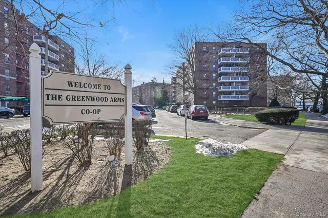 $220,000 | 85-10 151st Avenue, Unit 5E | Lindenwood