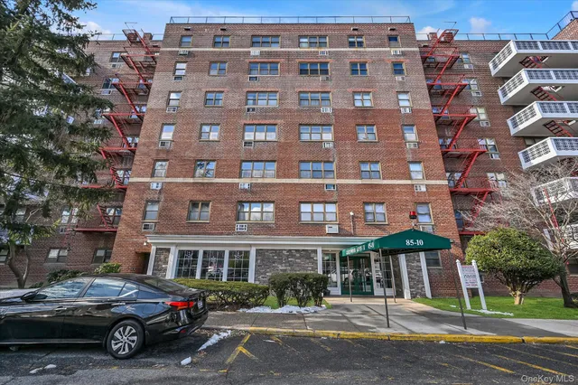 $220,000 | 85-10 151st Avenue, Unit 5E | Lindenwood