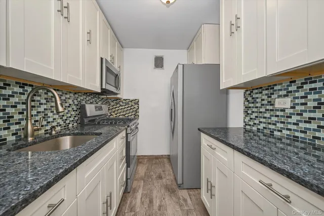 $220,000 | 85-10 151st Avenue, Unit 5E | Lindenwood