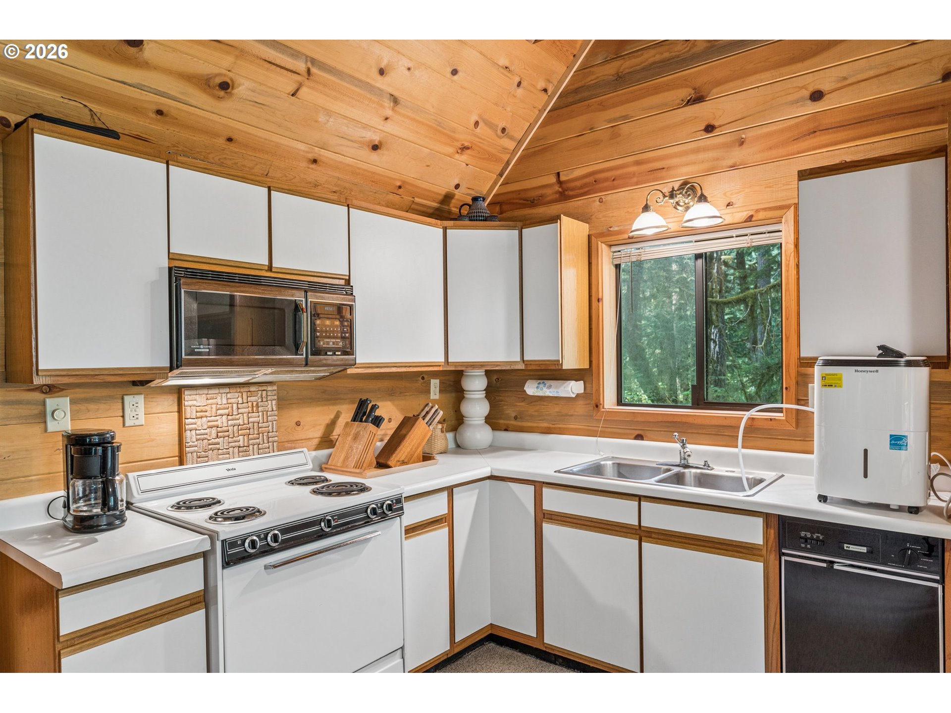 28320 Road 20 Rhododendron, OR 97049 - Photo 19 of 41 Kitchen