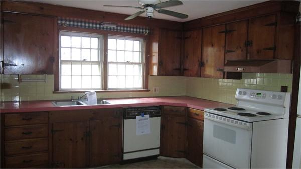 54 Thorndike Road Lowell, MA 01852 - Photo 4 of 8 Gallery Image 4