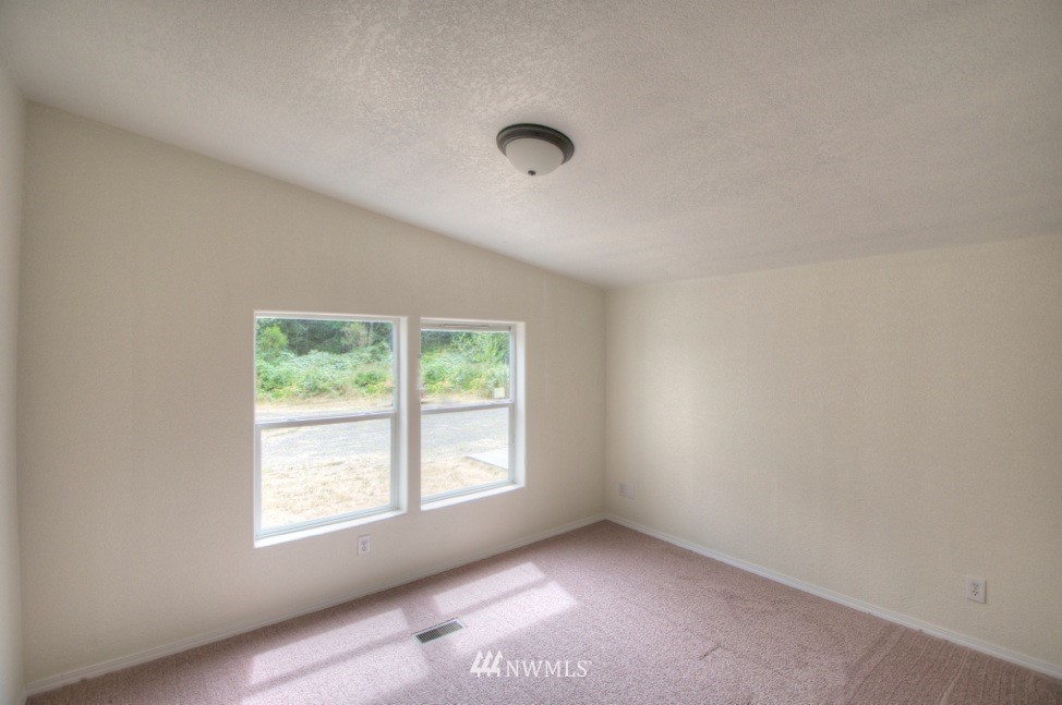 6206 Miller Road Northwest Olympia, WA 98502 - Photo 12 of 21 Gallery Image 12