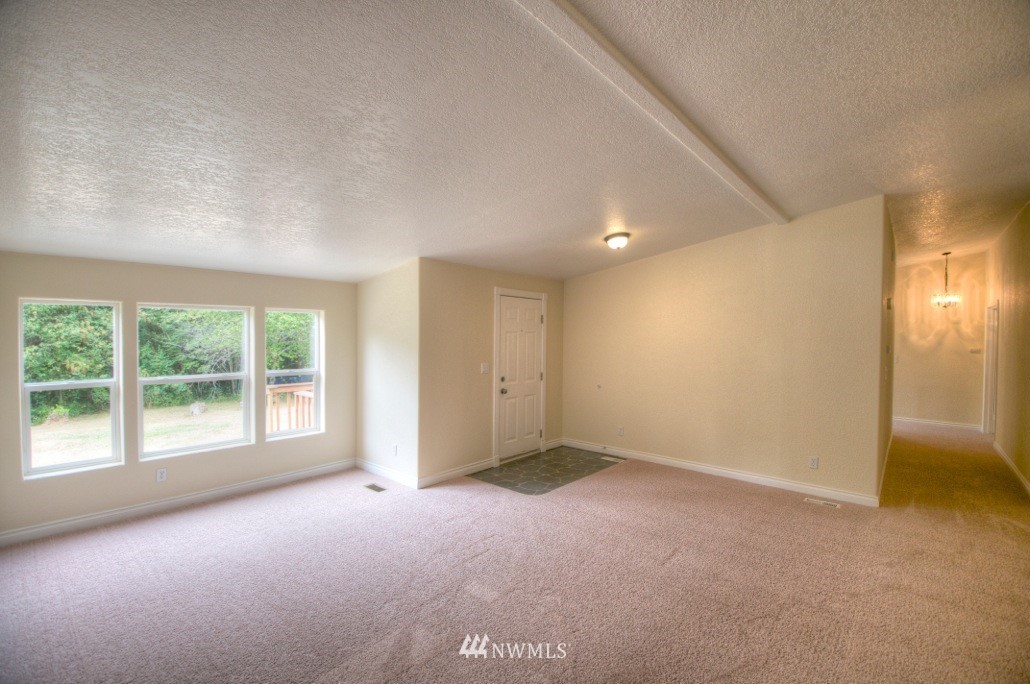 6206 Miller Road Northwest Olympia, WA 98502 - Photo 3 of 21 Gallery Image 3