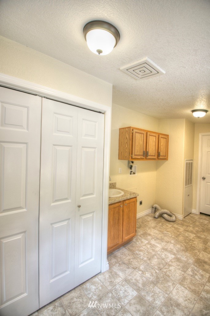 6206 Miller Road Northwest Olympia, WA 98502 - Photo 7 of 21 Gallery Image 7
