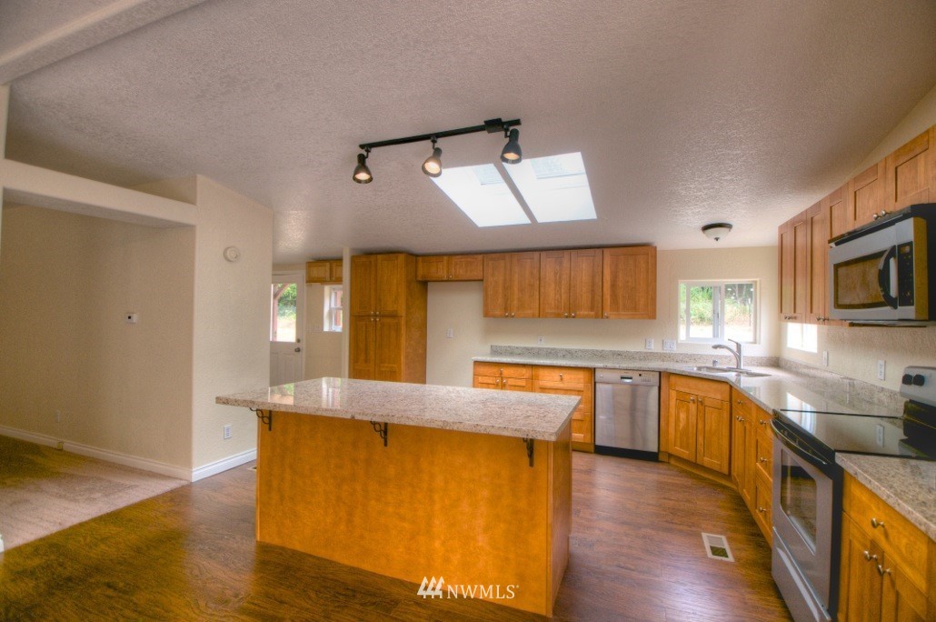 6206 Miller Road Northwest Olympia, WA 98502 - Photo 9 of 21 Gallery Image 9