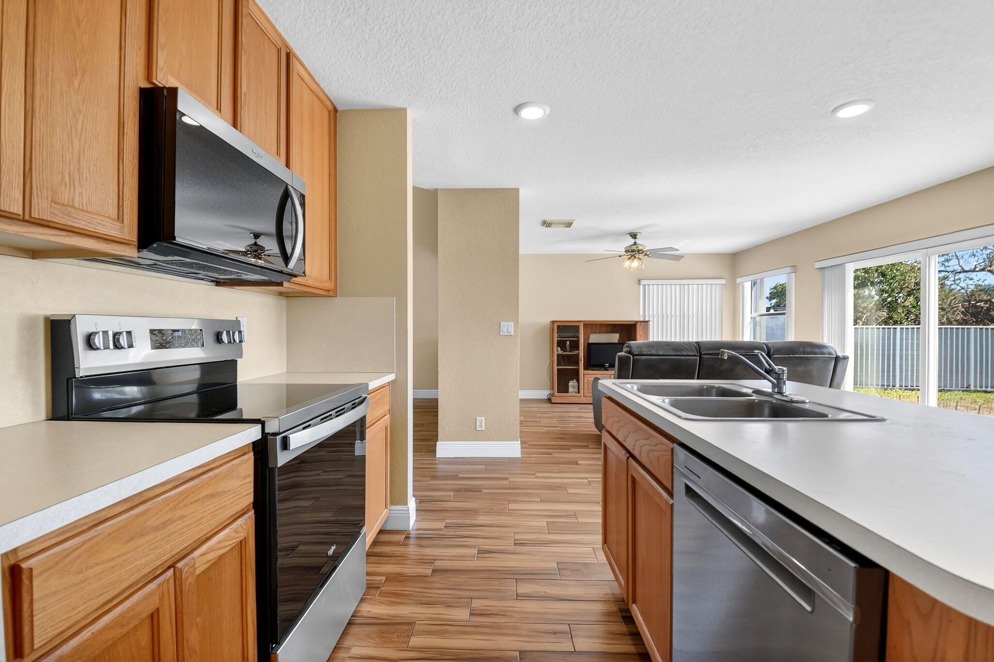 6140 Spring Isles Boulevard Lake Worth, FL 33463 - Photo 22 of 66 21-web-or-mls-DSC_0537