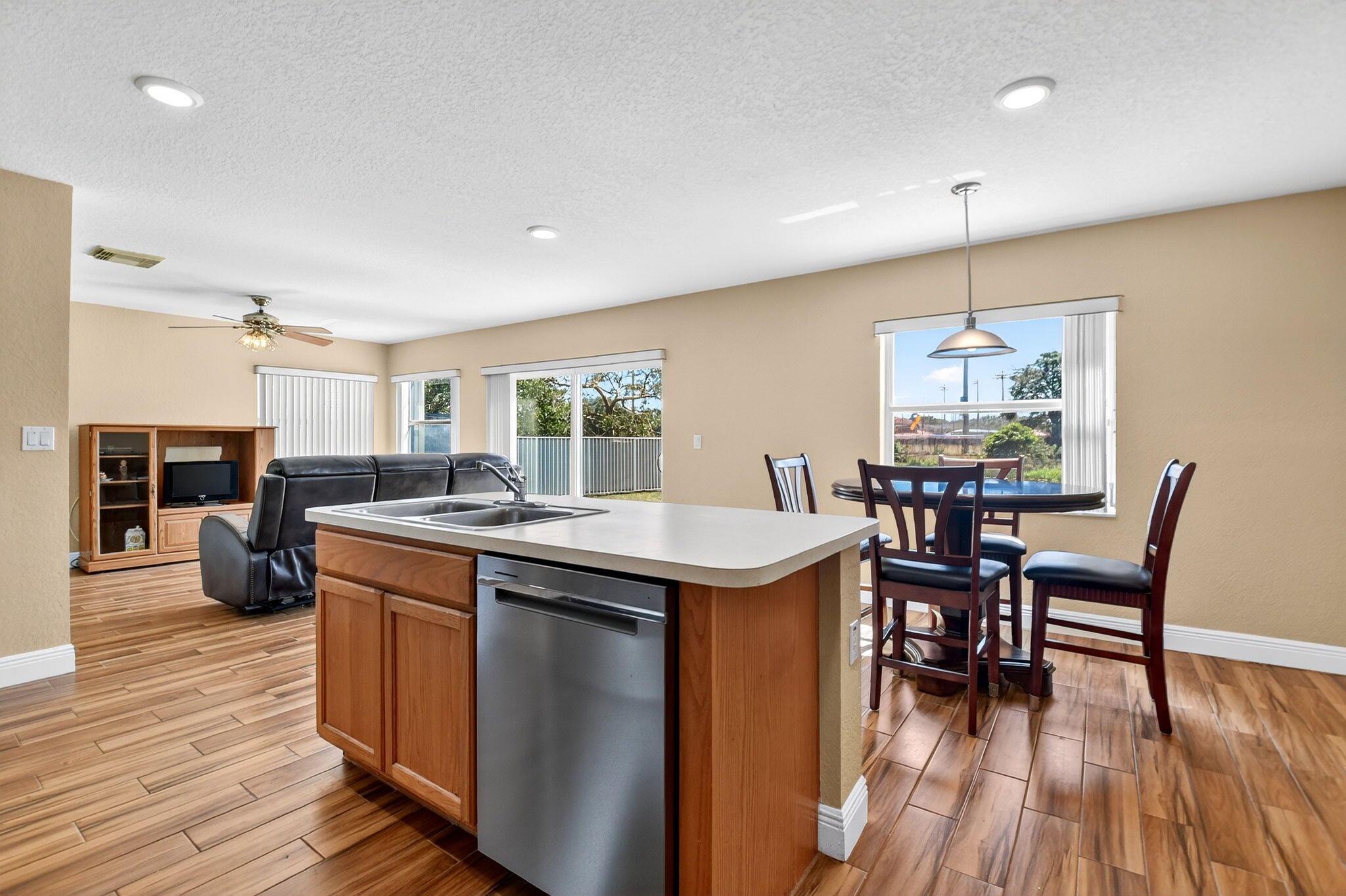 6140 Spring Isles Boulevard Lake Worth, FL 33463 - Photo 23 of 66 22-web-or-mls-DSC_0542