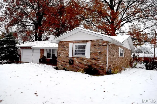 $215,000 | 23 Meadowlark Court, Granite City, IL 62040