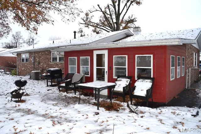 $215,000 | 23 Meadowlark Court, Granite City, IL 62040