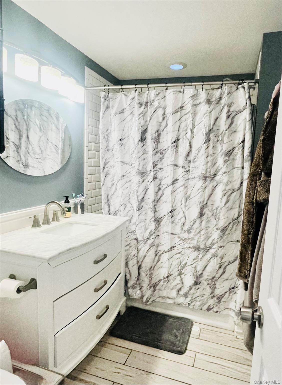 72 Lakeside Road Mahopac, NY 10541 - Photo 11 of 31 Full bath with wood tiled floor, vanity, and shower / tub combo