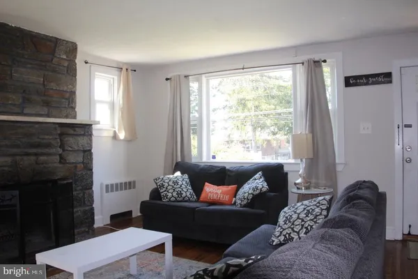 $1,950 | 308 South Warwick Road, Unit A, Somerdale, NJ 08083