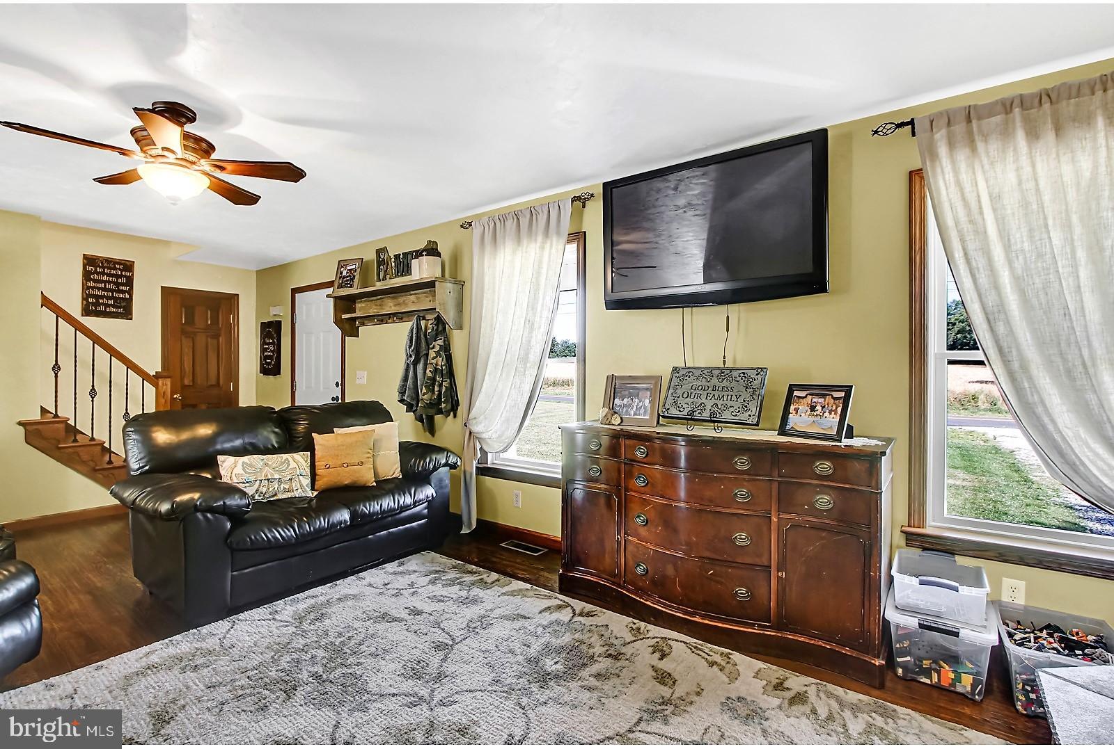 111 Cedar Ridge Road New Oxford, PA 17350 - Photo 4 of 28