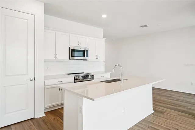 $429,990 | 11122 Tidepool Court, San Antonio, FL 33576