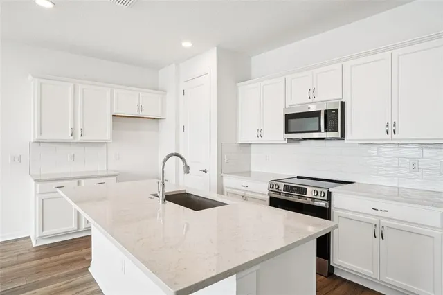 $429,990 | 11122 Tidepool Court, San Antonio, FL 33576